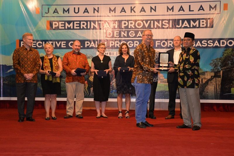 Pemerintah Provinsi Jambi dengan Executive Oil Palm Program for Ambassadors