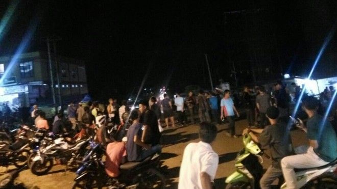 Warga menghadang truk batubara