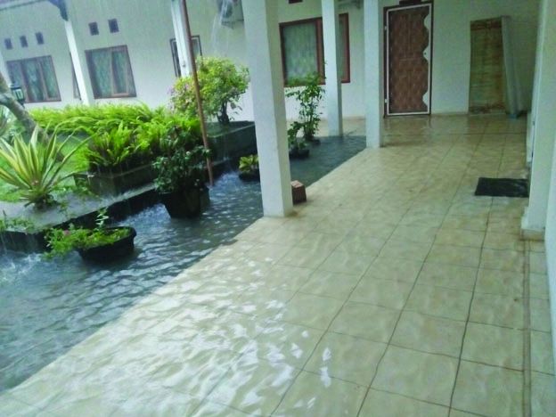 Kantro Dinas PU Muarojambi yang kebanjiran.