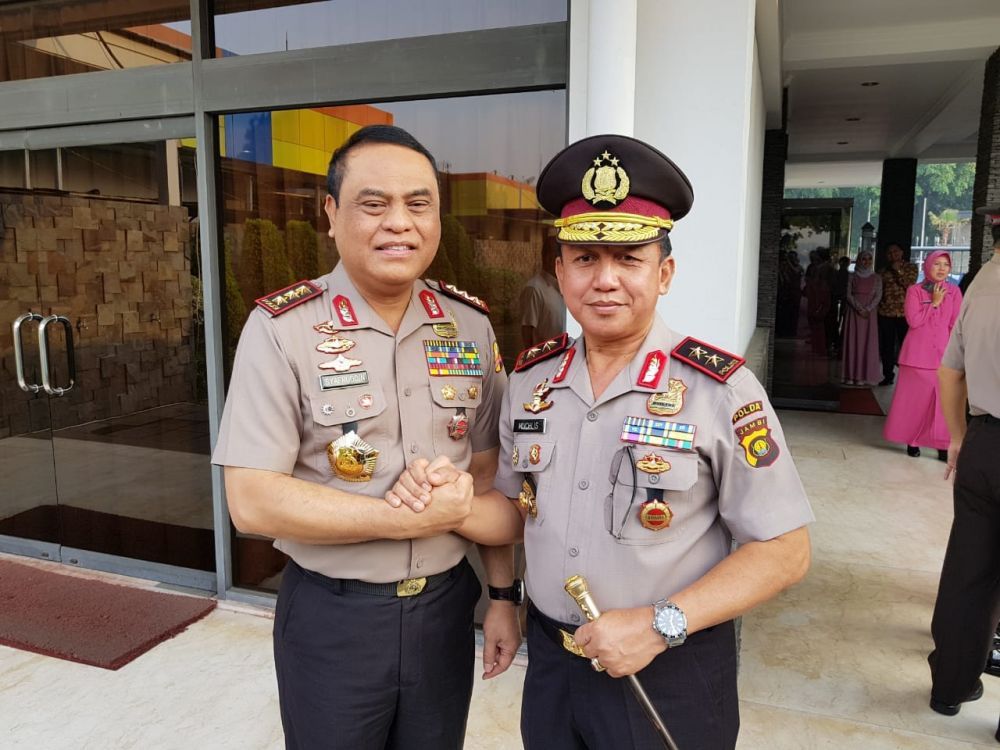 Kapolda Jambi Brigjen Pol Muchlis AS, berbintang dua di pundaknya bersama Wakapolri, Komjen Pol Syafruddin