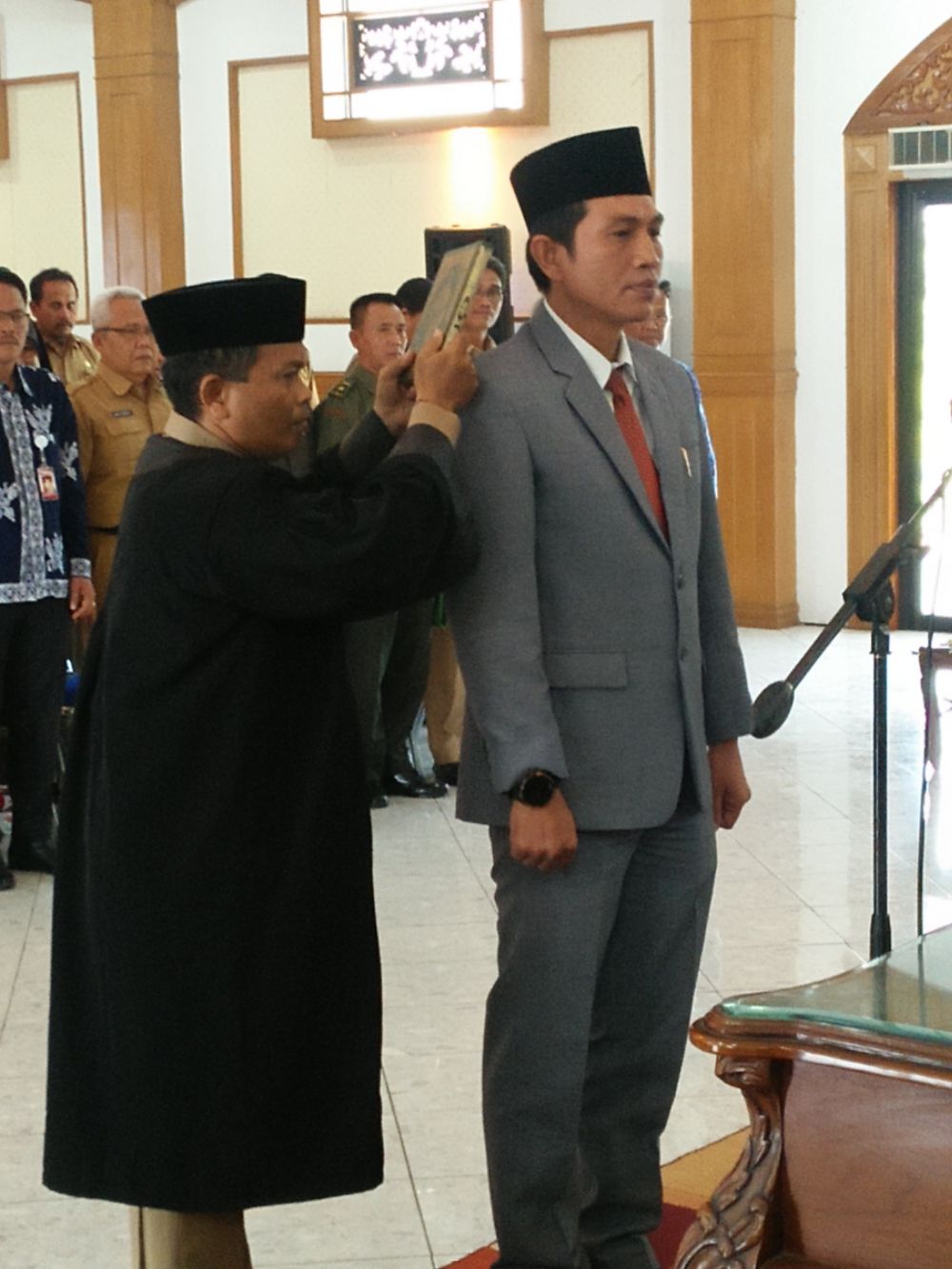 Fadhil ketika mengambil sumpah jabatan.
