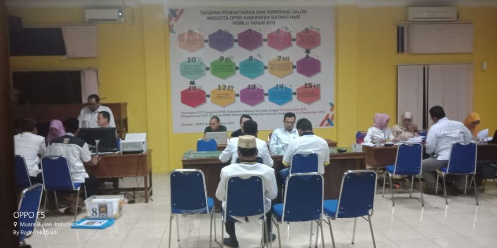 Terlihat di  KPUD Batanghari , hingga pukul 22.14 Wib sejumlah Parpol masih terus berdatangan untuk menyodorkan nama untuk memenuhi keterwakilan kursi kader partainya di tingkat legislatif.
