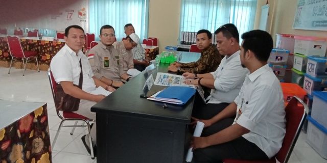 Pengurus DPC PPP Sarolangun saat mengembalikan perbaikan berkas Bacaleg di KPUD Sarolangun pada Selasa (31/7) siang