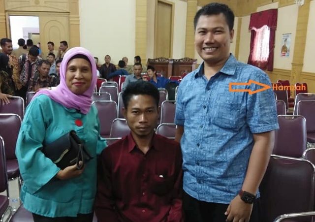 Kades terpiih Desa Kertopati, Hamzah SHi bersama dua orang Calon Kades Kertopati lainnya.