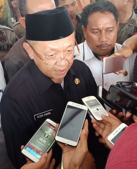 Bupati, H Cek Endra saat diwawancara awak media pasca melantik 39 Kades pada Rabu 26 September 2018, siang