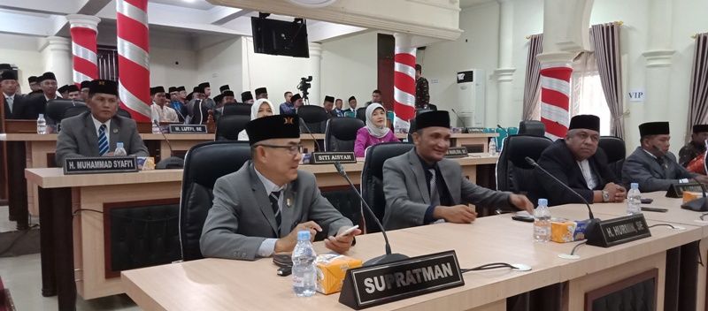 Terlihat saat berlangsungnya sidang paripurna DPRD Sarolangun, lalu 