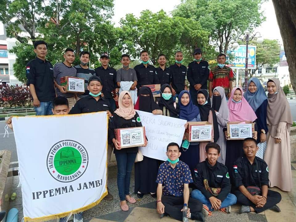 Mahasiswa Mandingan mengalang dana untuk korban gempa bumi dan Tsunami di Palu dan Dongala.