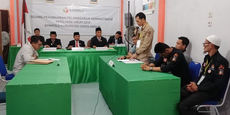 Jalannya proses persidangan dugaan pelanggaran administratif Pemilu yang belangsung di Bawaslu Sarolangun Rabu 17 Oktober 2018.