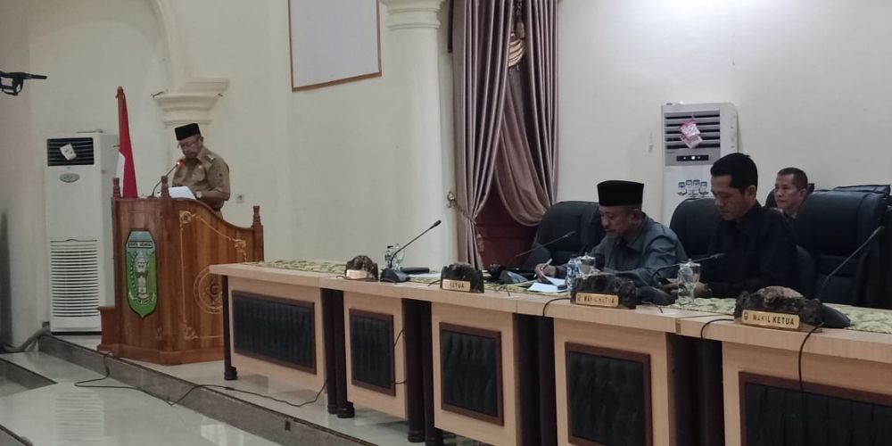 Penyampaian kata pengantar Bupati H Cek Endra terhadap KUA dan PPAS APBD Sarolangun 2019