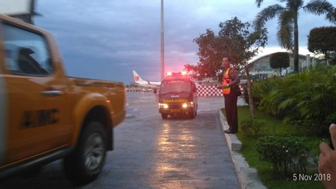 Iring-iringan Jenzah Janri Afriyanto Dari Bandara