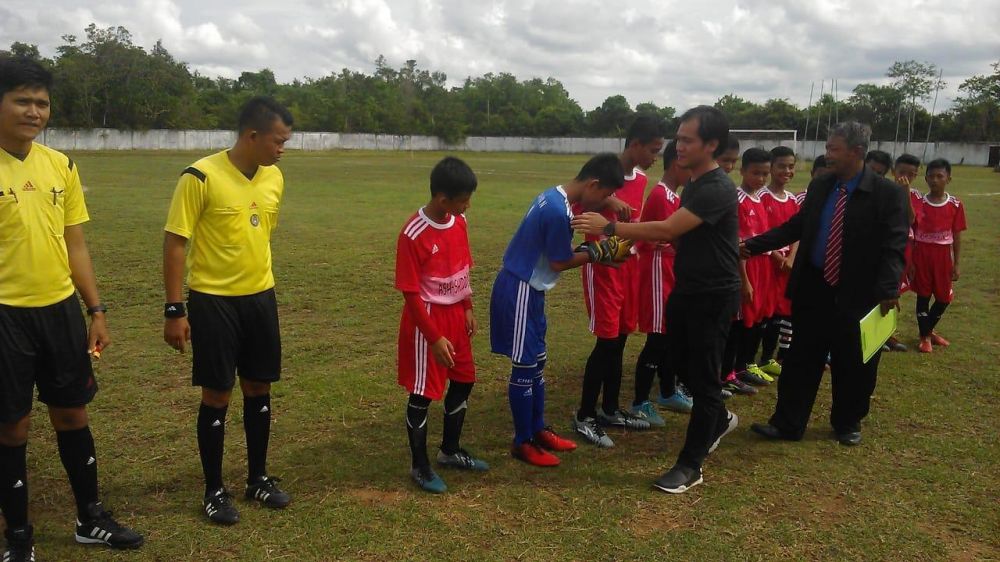 Ketua PSSI Batanghari, Tandi Syahputra Membuka Laga Pertama Piala Soeratin