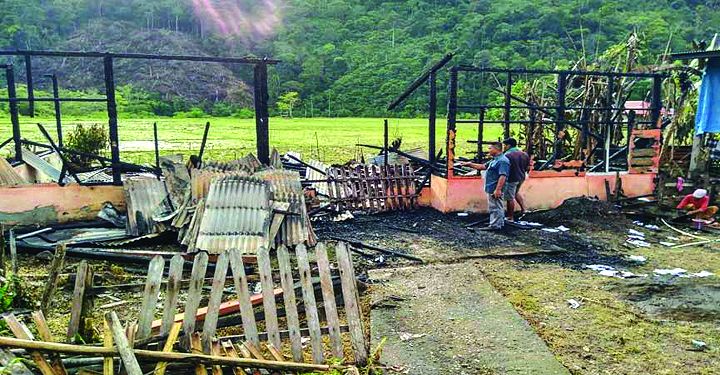 Kantor Desa Air Liki  yang Dibakar Mantan Aparat Desa