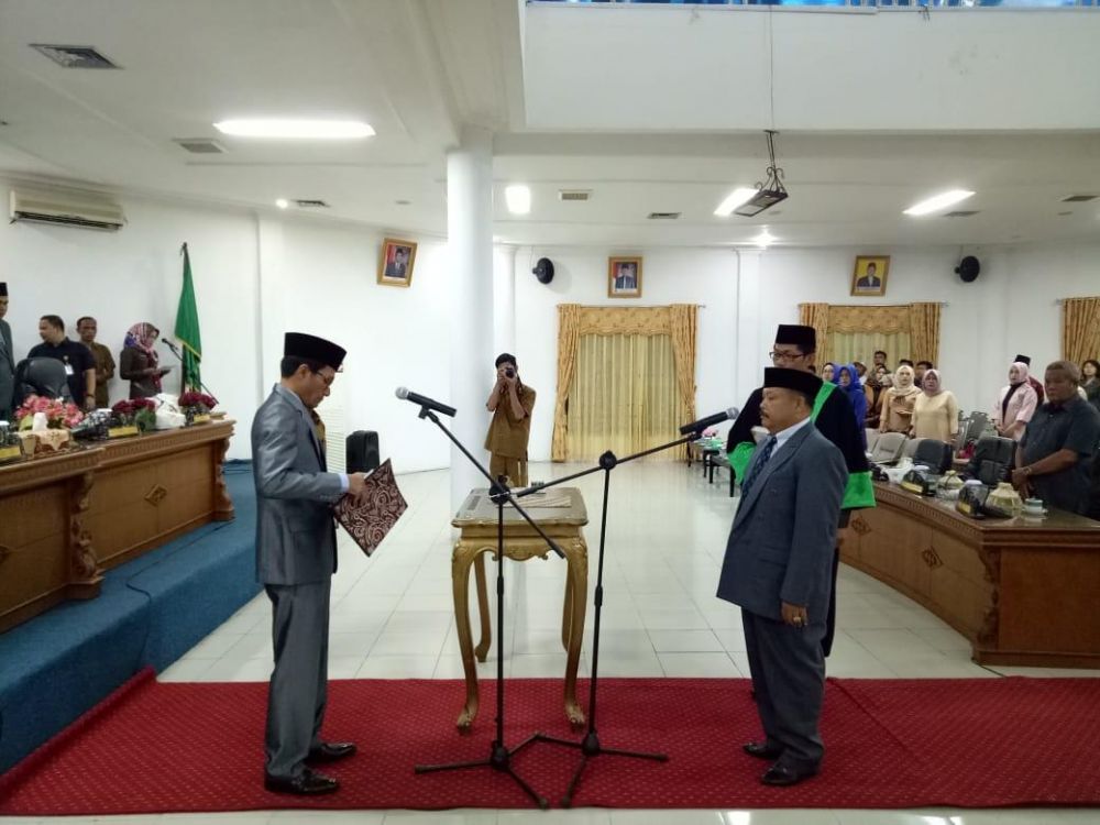 Ketua DPRD Batanghari Melantik Habibullah.jpg
