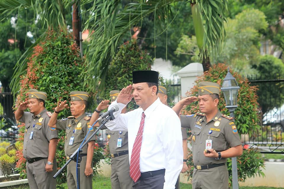 Sekda Saat Menjadi Inspektur Upacara Kedisiplinan Aparatur Sipil Negara (ASN) Lingkup Satpol PP dan Damkar Provinsi Jambi