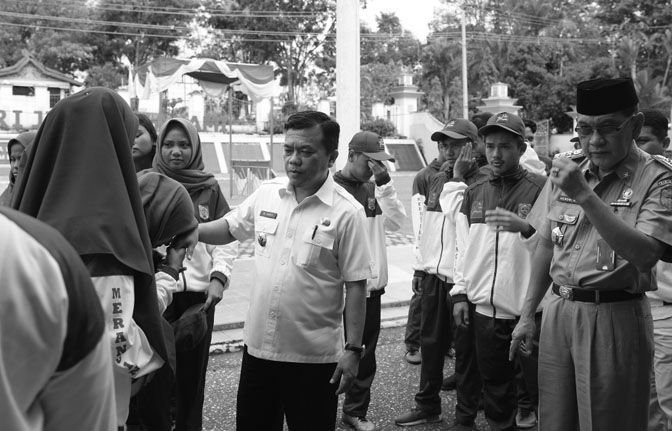 Bupati Merangin H Al Haris Didampingi Plh Sekda Hendri Maidalef Melepas Cabang Olahraga Dramband dan Futsal Mengikuti Porprov Jambi.jpg
