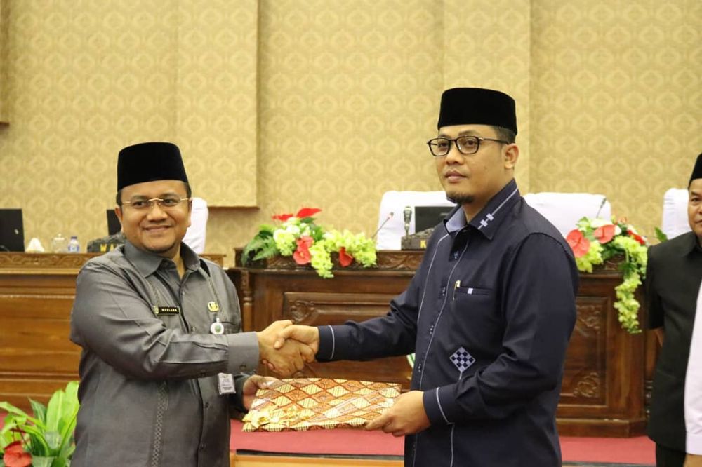Penyerahan Berkas Pandangan Fraksi