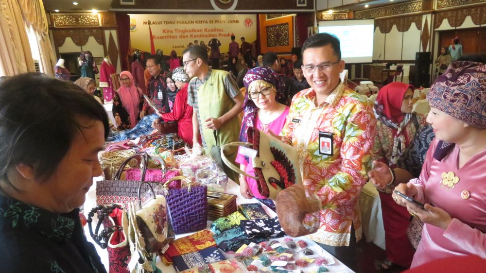 Temu Pengrajin Kriya se-Provinsi Jambi dan Sosialisasi Peningkatan Kualitas, Kuantitas dan Kontinuitas Produk Jambi Menuju Pasar Nasional