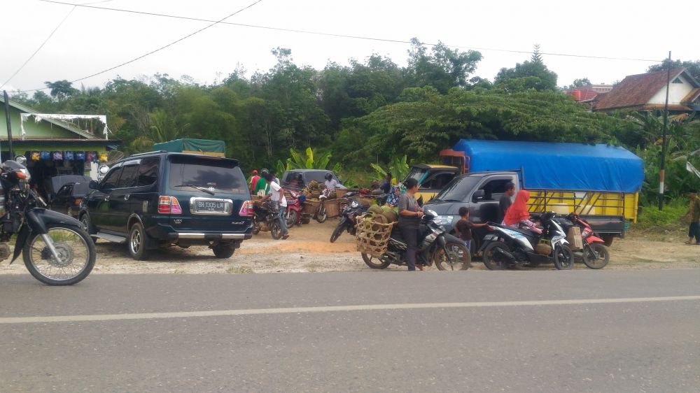 Suasana Para Pedagang Berebutan Gas 3 Kg