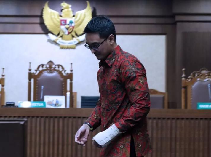 Zumi Zola Menjalani Sidang Kemarin