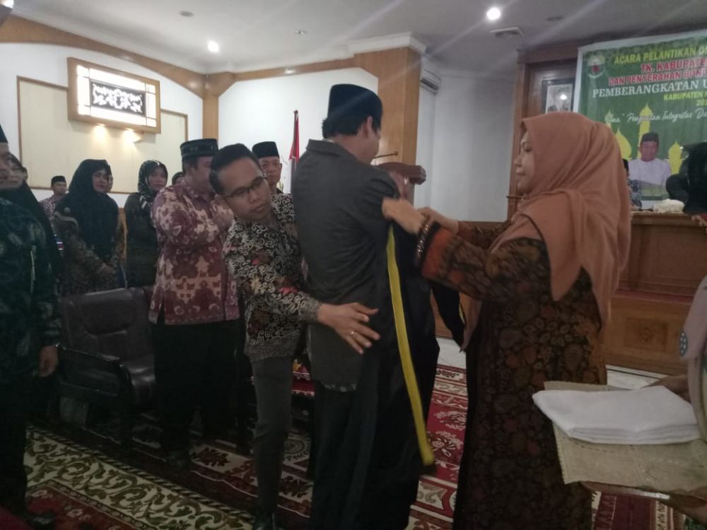 Bupati Masnah Ketika Melantik Dewan Hakim MTQ Kabupaten Muarojambi