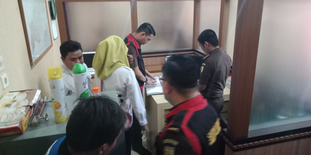 Penggeledahan di Ruang Asisten Pemerintahan dan Administrasi Setda Pemkab Sarolangun
