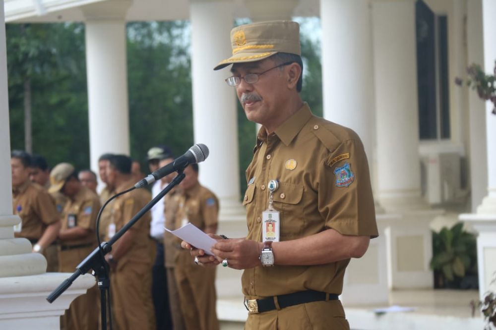Sekda Tanjabbar Pimpin Upacara Bendera, Senin (0312) di Halaman Kantor Bupati Tanjabbar