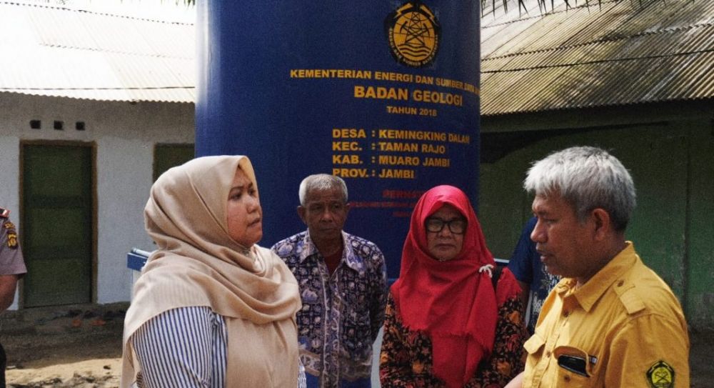 Bupati Ketika Meninjau Sumur Bor yang Akan Diresmikan Beberapa Waktu Lalu