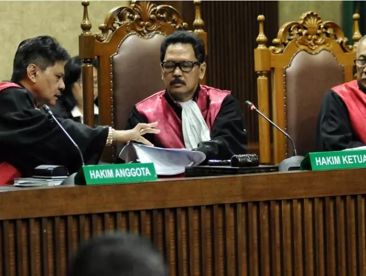 Hakim yang Memvonis Zumi Zola