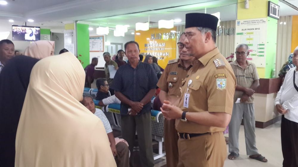 Fasha Berbincang dengan Pasien Rumah Sakit Abdul Manaf