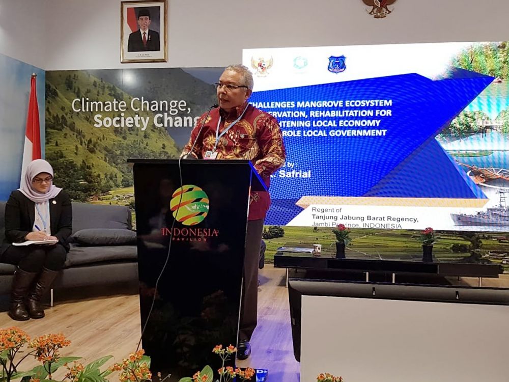 Safrial memberikan materi di United For Climenate Change Conference Ke 24 (UNNFCC COP 24)  di kotowice, Polandia