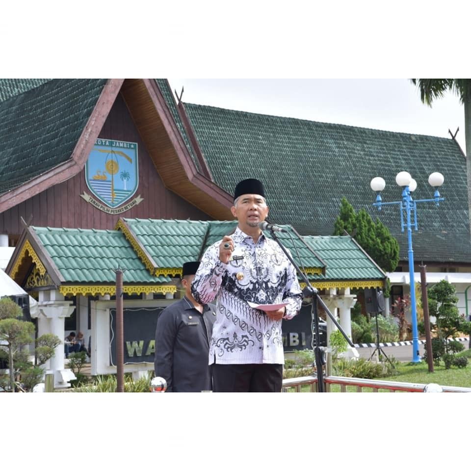 Fasha Memimpin Peringatan Hari Guru