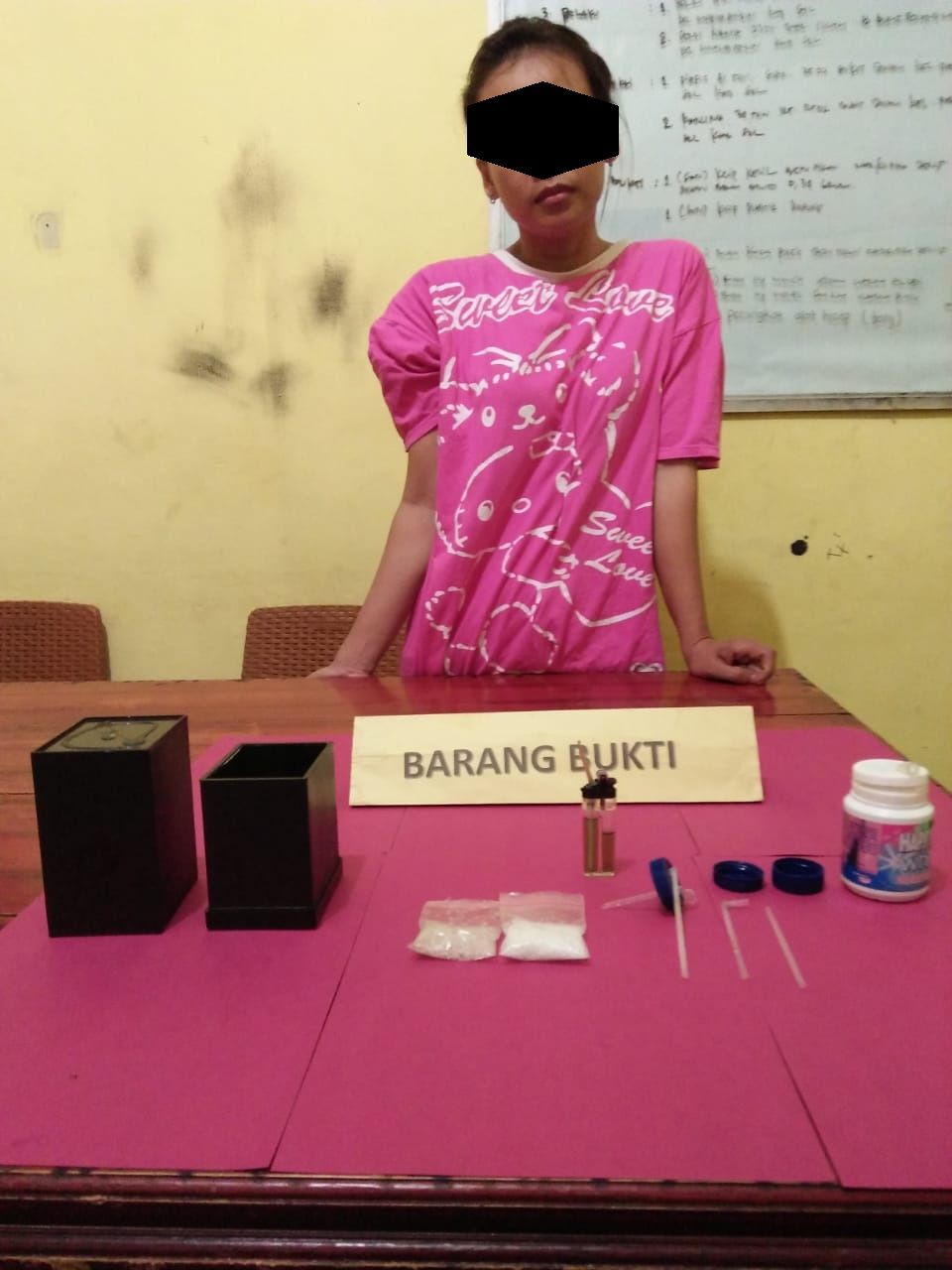 Wanita yang diduga Menyimpan Sabu