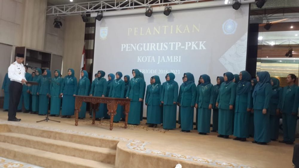 Fasha Melantik Dekranasda Kota Jambi