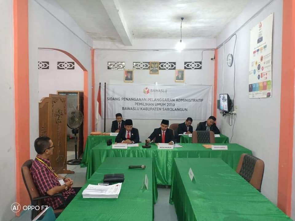 Suasana sidang hari kedua Bawaslu Sarolangun dengan agenda putusan pendahuluan terkait dugaan pelanggaran administratif Pemilu Jum'at 21 Desember 2018 