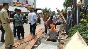Komisi III Saat Meninjau Pembangunan Drainase Beberapa Waktu Lalu