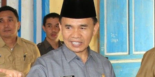 Bupati Kerinci Adirozal