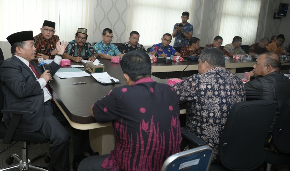 Bupati Merangin H Al Haris Saat Memimpin Jalannya Rapat Lintas OPD
