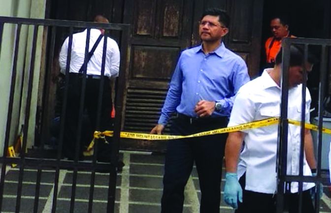 Polisi melakukan oleh TKP di rumah pimpinan KPK yang diteror BOM