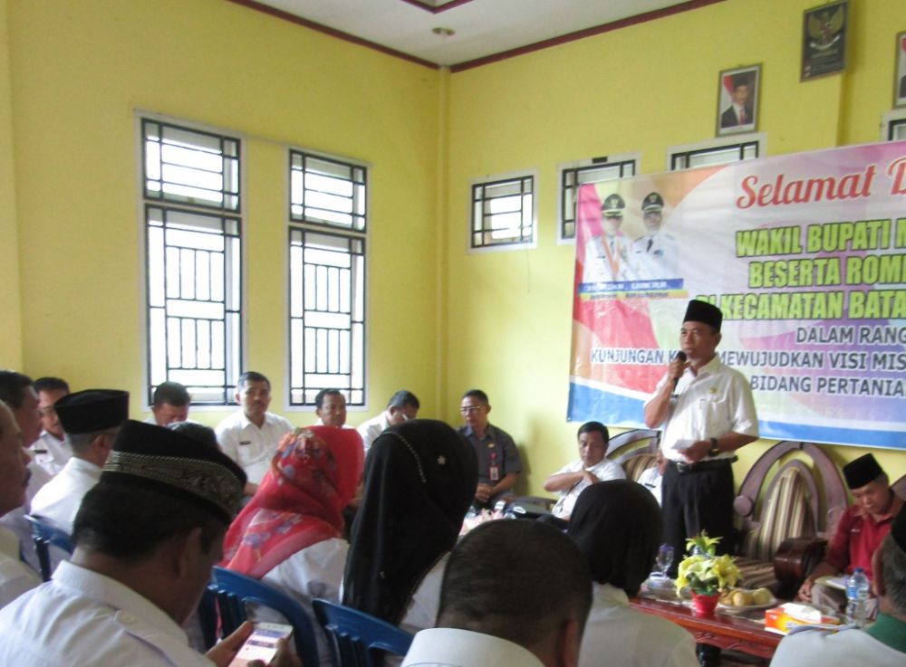 Wabup Merangin H Mashuri Ketika Menjawab Partanyaan yang dilontarkan Masyarakat