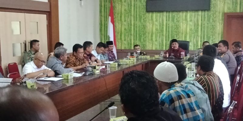 Suasana Berangsungnya Mediasi antara Masyarakat Mandi Angin dengan PT AAS 
