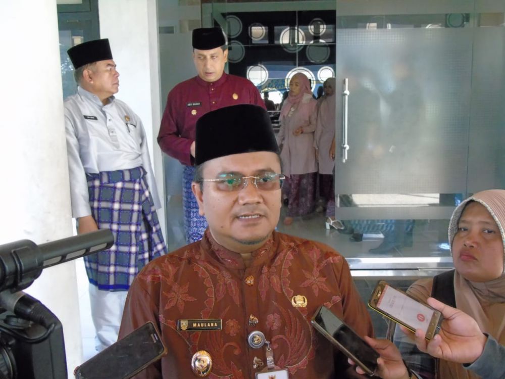 Wakil Walikota Jambi Muulana memberikan keterangan pers