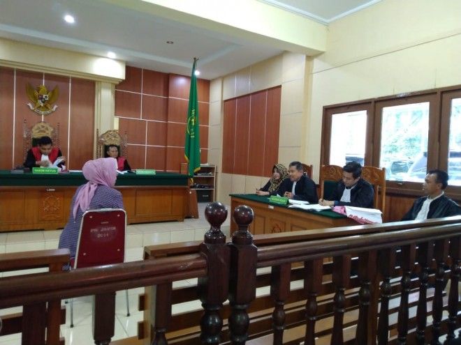 Yusniana istri mantan Gubernur Jambi HBA ketika bersaksi di persidangan korupsi dana PAUD