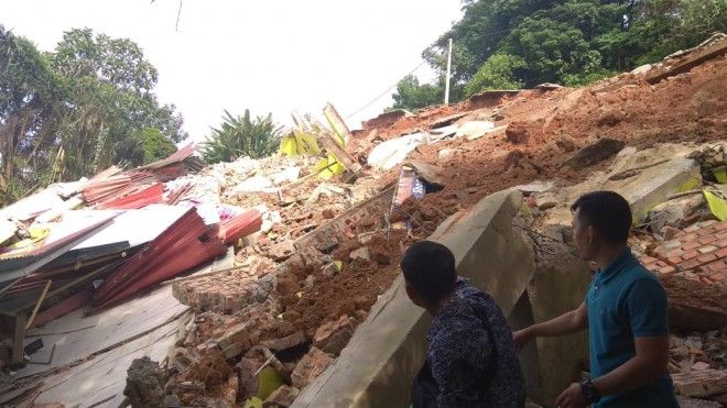 Ruko 10 Pintu yang Amblas diduga Ruko Ini Tak Mengantongi Izin