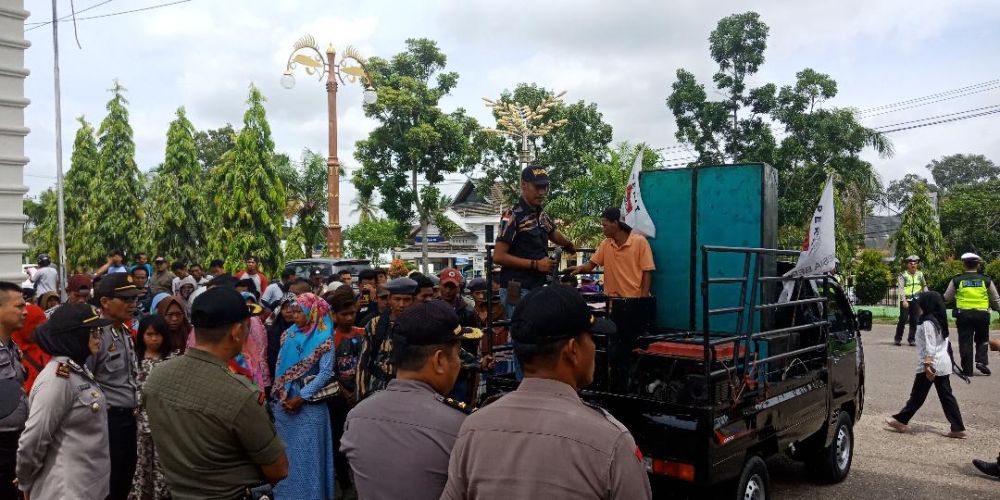 Warga yang Melakukan Demo Kemarin