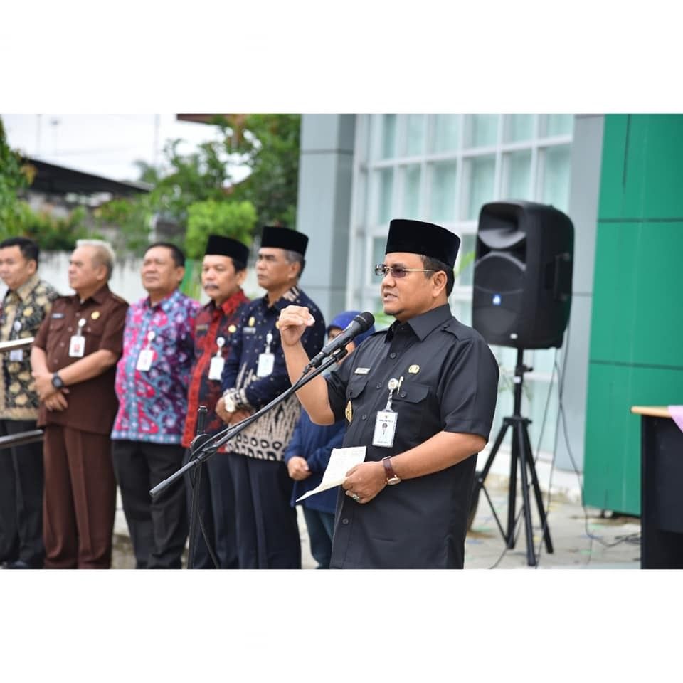 Wawako Saat Memberikan Sambutan di Halaman Kantor Camat Paal Merah