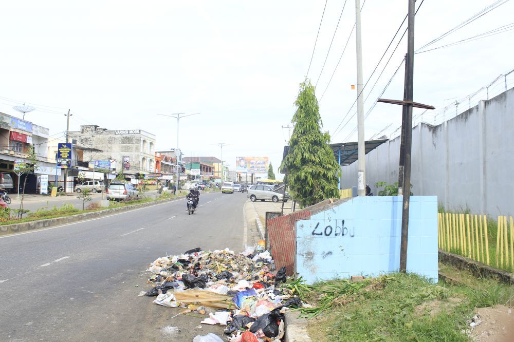 Salah satu tempat sampah di Kota Jambi