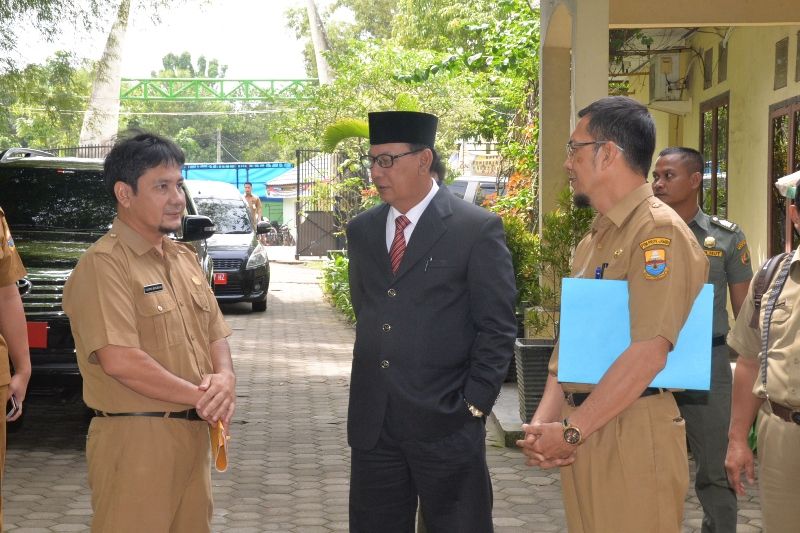 Sekda M Dianto saat diskusi dengan UPTD Kabun Binatang Taman Rimba