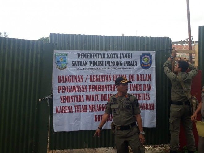 Bangunan yang Tak Miliki Izin disegel Pol PP