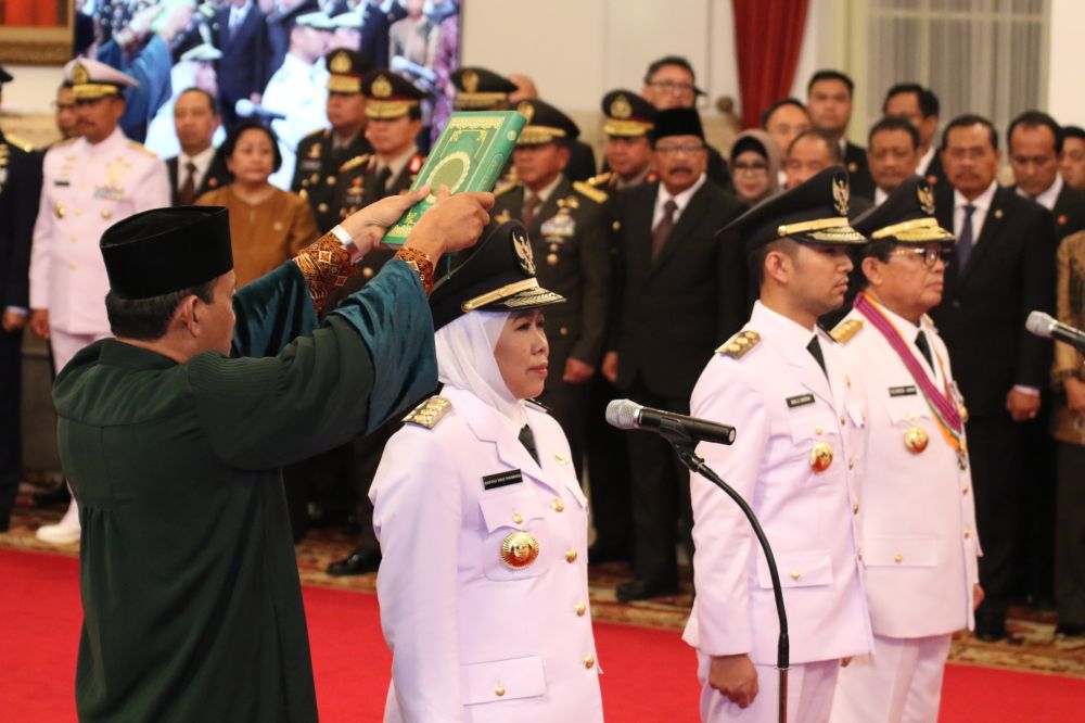 Fachrori Umar bersamaan Hj.Khofifah Indar Parawansa dan Dr.Emil Elestianto Dardak, M.Sc  dilantik Presiden