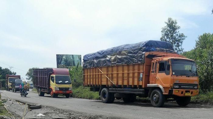 Angkutan Batubara Saat Melintas